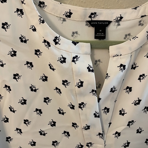 Ann Taylor Sleeveless Blouse - Picture 3 of 4